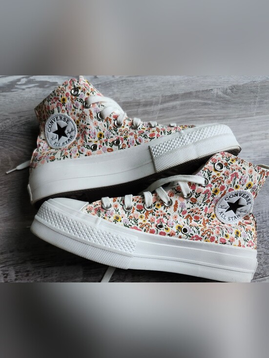 Converse Shoes - Converse Chuck Taylor Lift Platform Hi Floral Sneakers Women Size 7 NWOT